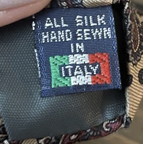 Vintage Briar Pride of England Red Blue Paisley Hand Sewn in Italy Silk Mens Tie - Image 4 of 4