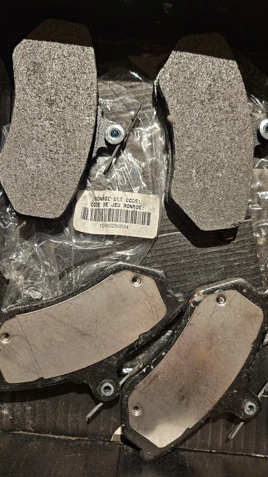 Front Volkswagen Golf 1993-1999 Brake Pads - Image 3 of 4