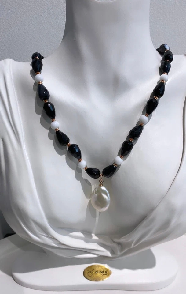 Collana in Argento 925 Rosé con Onice, Agata Bianca e Perla Barocca diWa Jewels - Immagine 4 di 4