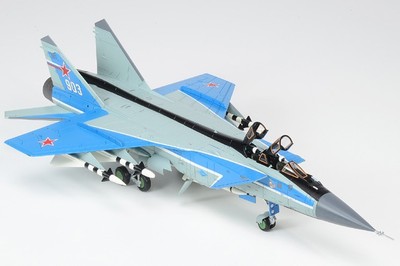 Hobby Master 1/72 MiG-31E Foxhound-A White 903 Russian Air Force