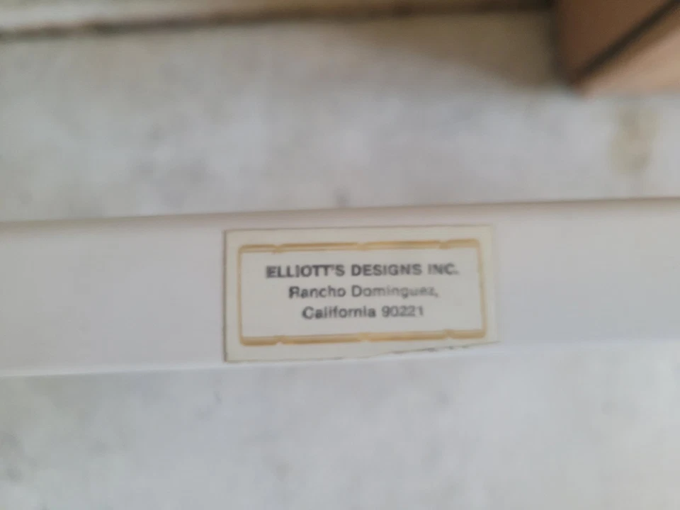 Armação de cama queen size ornamentada vintage Elliot's, completa com trilhos - Imagem 2 de 3