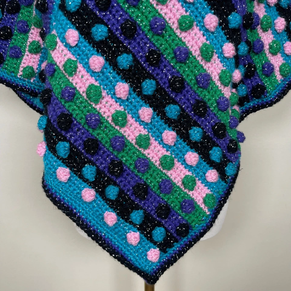 Poncho de ganchillo hecho a mano de colección chal brillante grueso tejido chuchería pompón colorido Foto 3 de 4