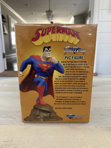 Diamond Select Gallery Superman The Animated Series 9" Superman PVC Figure - Picture 2 of 6