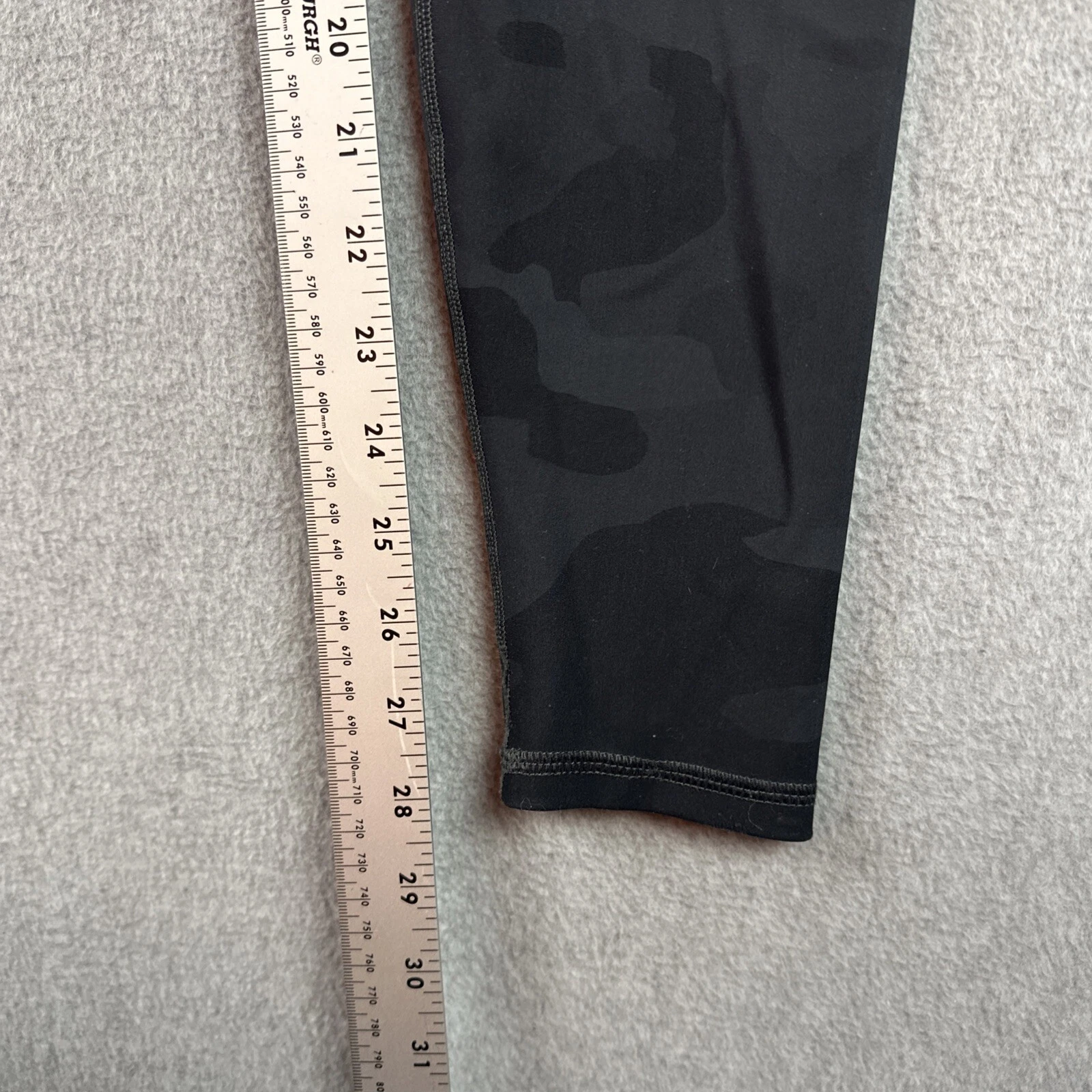 alo-yoga vapor camo high waisted compression athleisure gym leggings