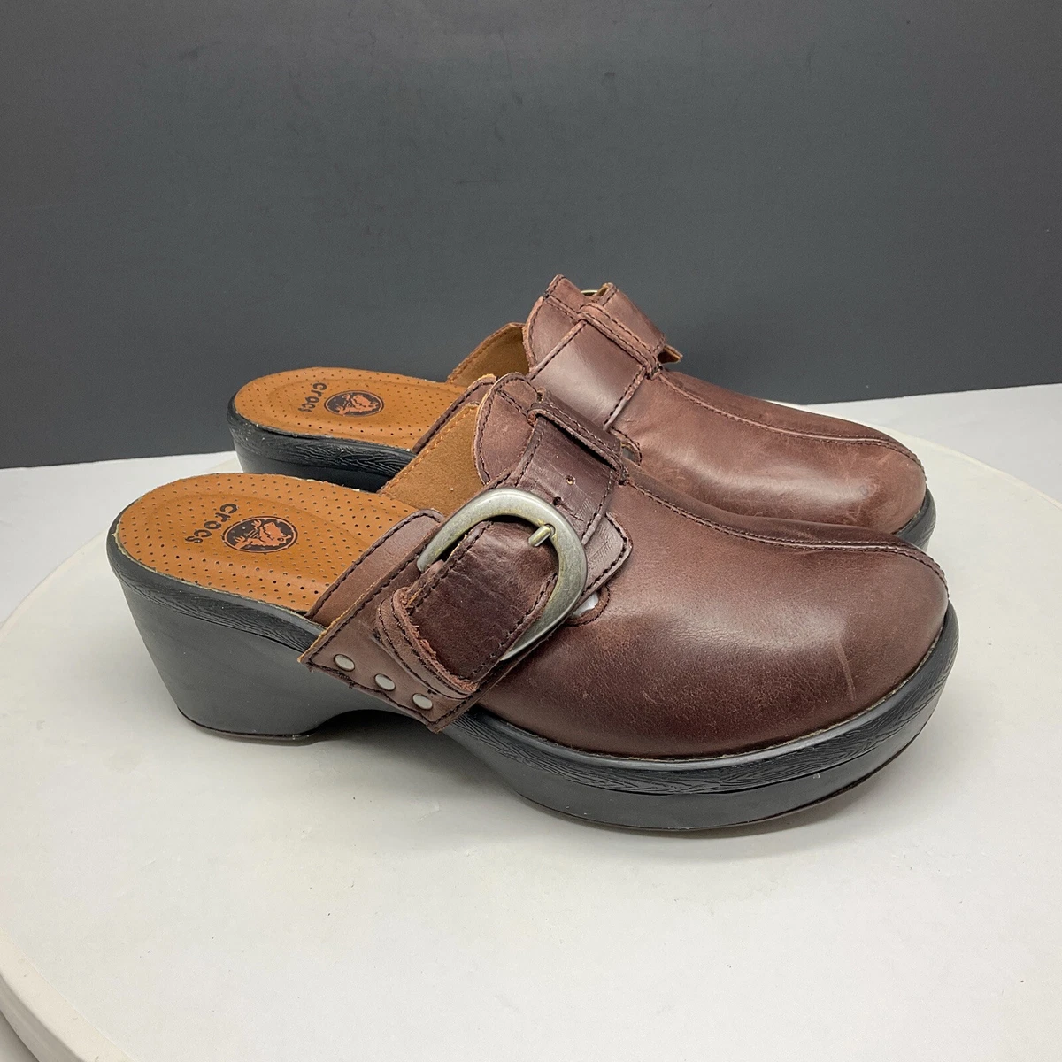 Crocs women's cobbler clearance 2. leather clog