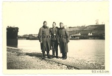 Orig. Foto Soldaten bei Schiff bei Festung im Hafen in Frankreich Brest Le Havre