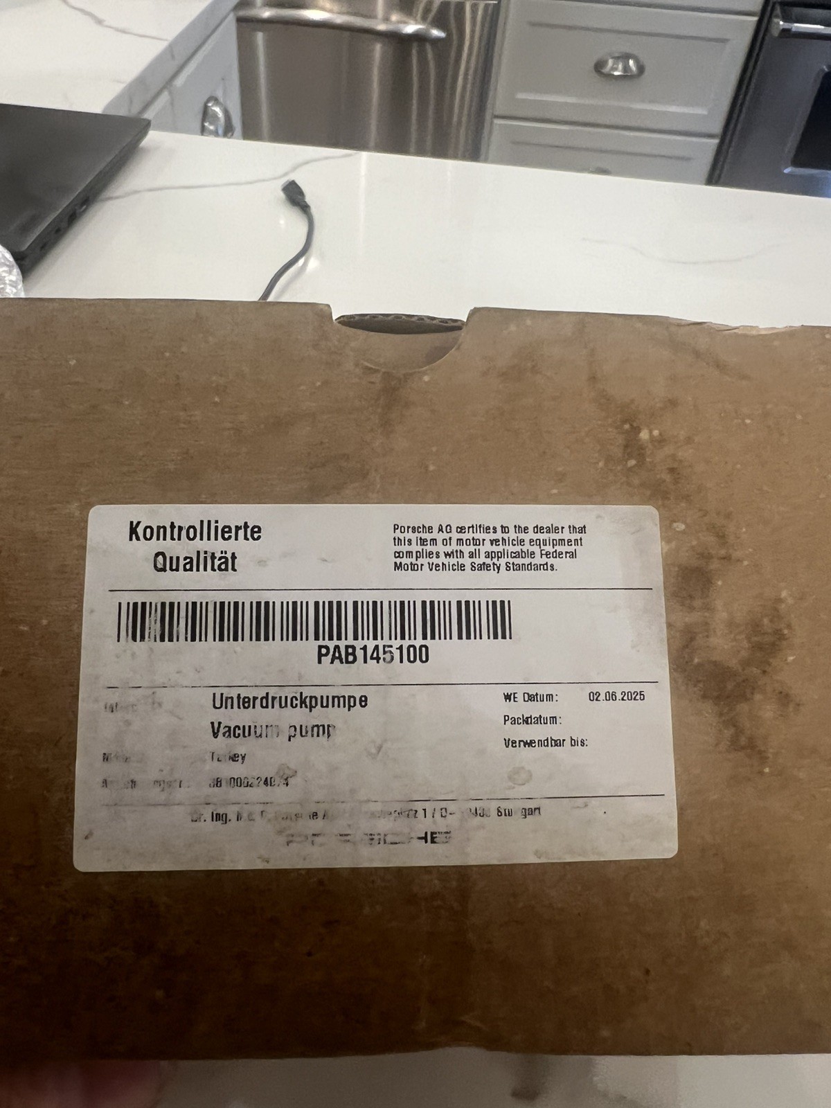 OEM AUDI BENTLEY PORSCHE VW 2.9L 3.0L 4.0L VACUUM PUMP NEW w/ missing Nipple
