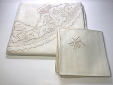 UNBRANDED COTTON 8' ROUND TABLE CLOTH WITH 10 NAPKINS - BEIGE W/FLORAL DESIGN