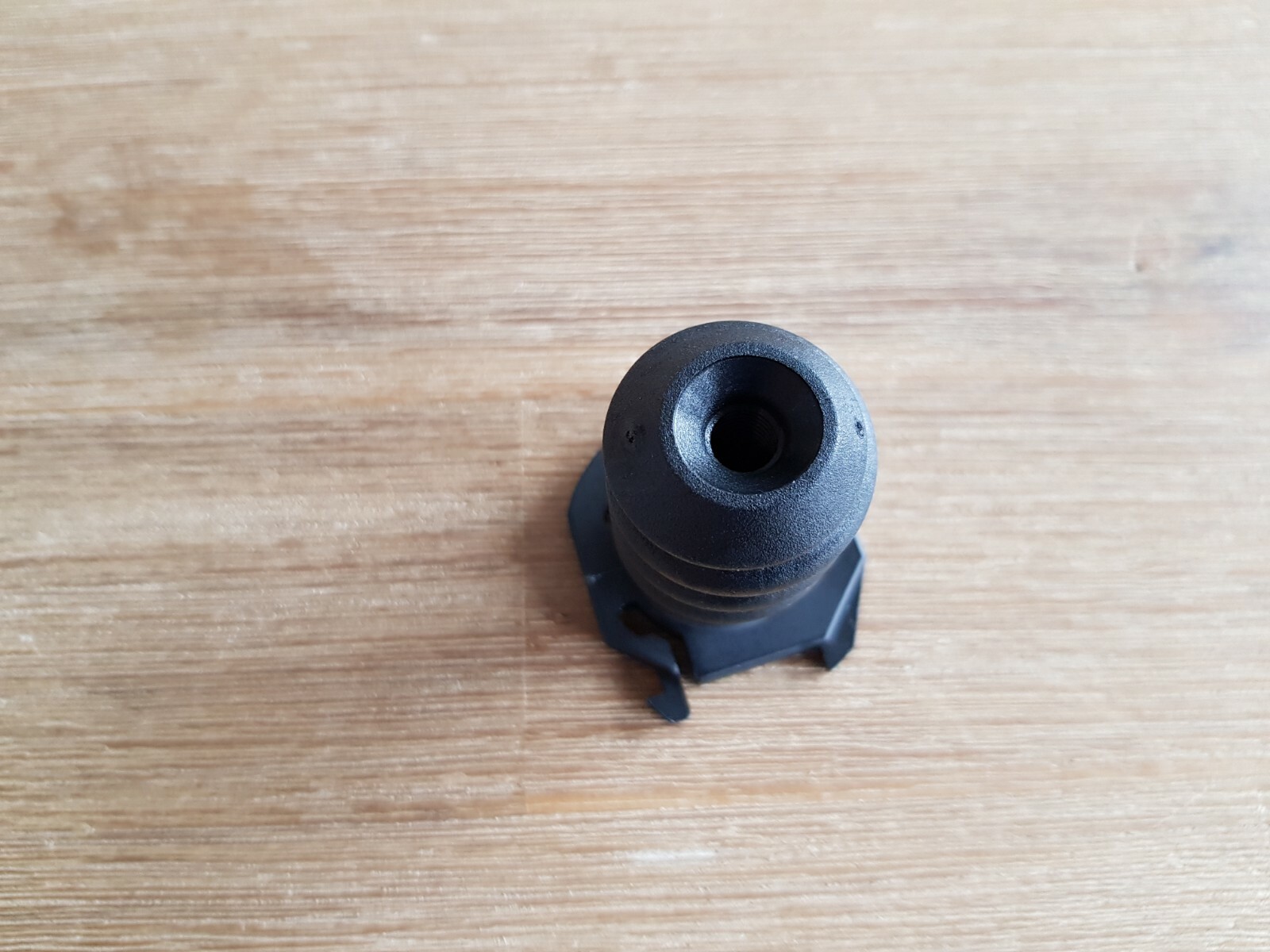 Genuine Mercedes W124 W140 W201 W202 W204 spare wheel fixing bolt  