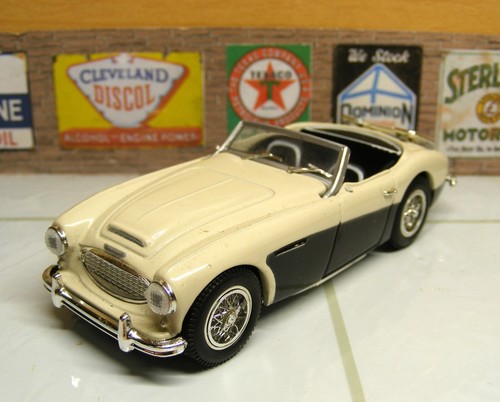 Corgi Classics CC02501 Austin-Healey 3000 MkI 2 Door Roadster FREE P+P - Picture 2 of 5