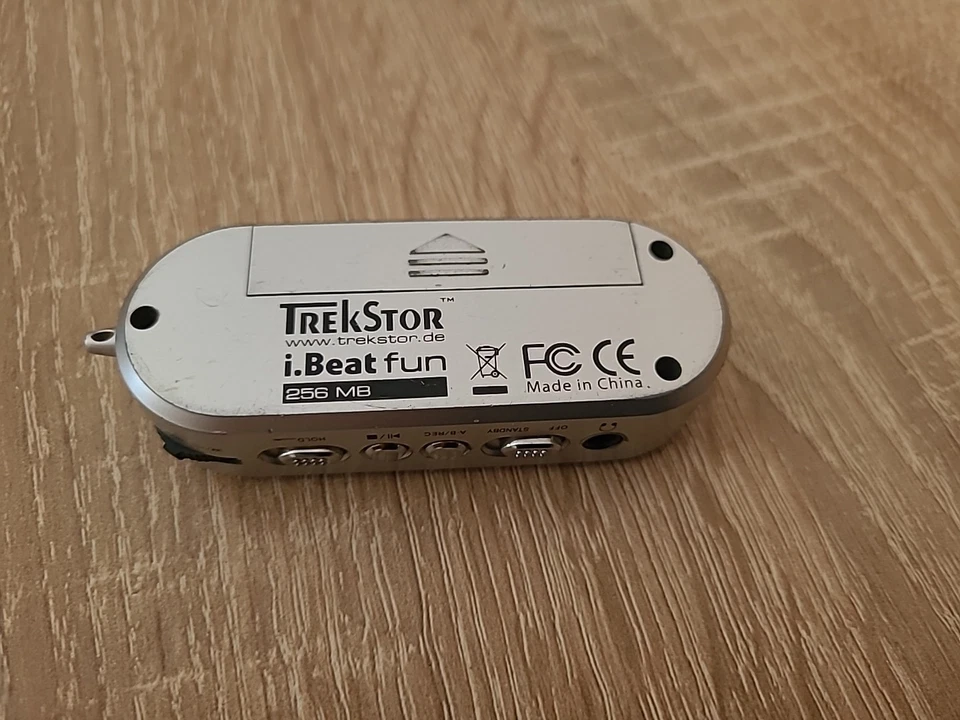 TrekStor i.Beat fun MP3-Player kompakter Klassiker in Silber Kult 2000er - Bild 2 von 3