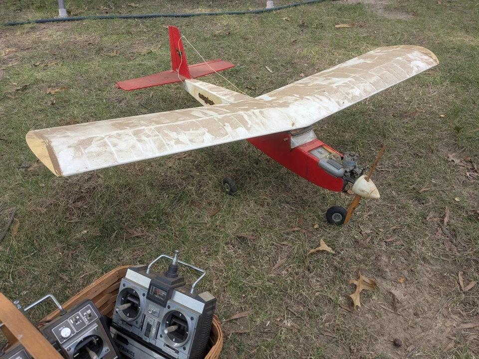 Lote de aviones a gas Nitro RC de colección, controles remotos, reparación de piezas, Futaba, Kyosho  Foto 3 de 4