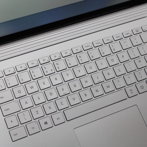 Microsoft Surface Book 2 Core i7 8650U GTX 1050 16GB 512GB 13.5 FHD+ Touchscreen - Picture 4 of 18