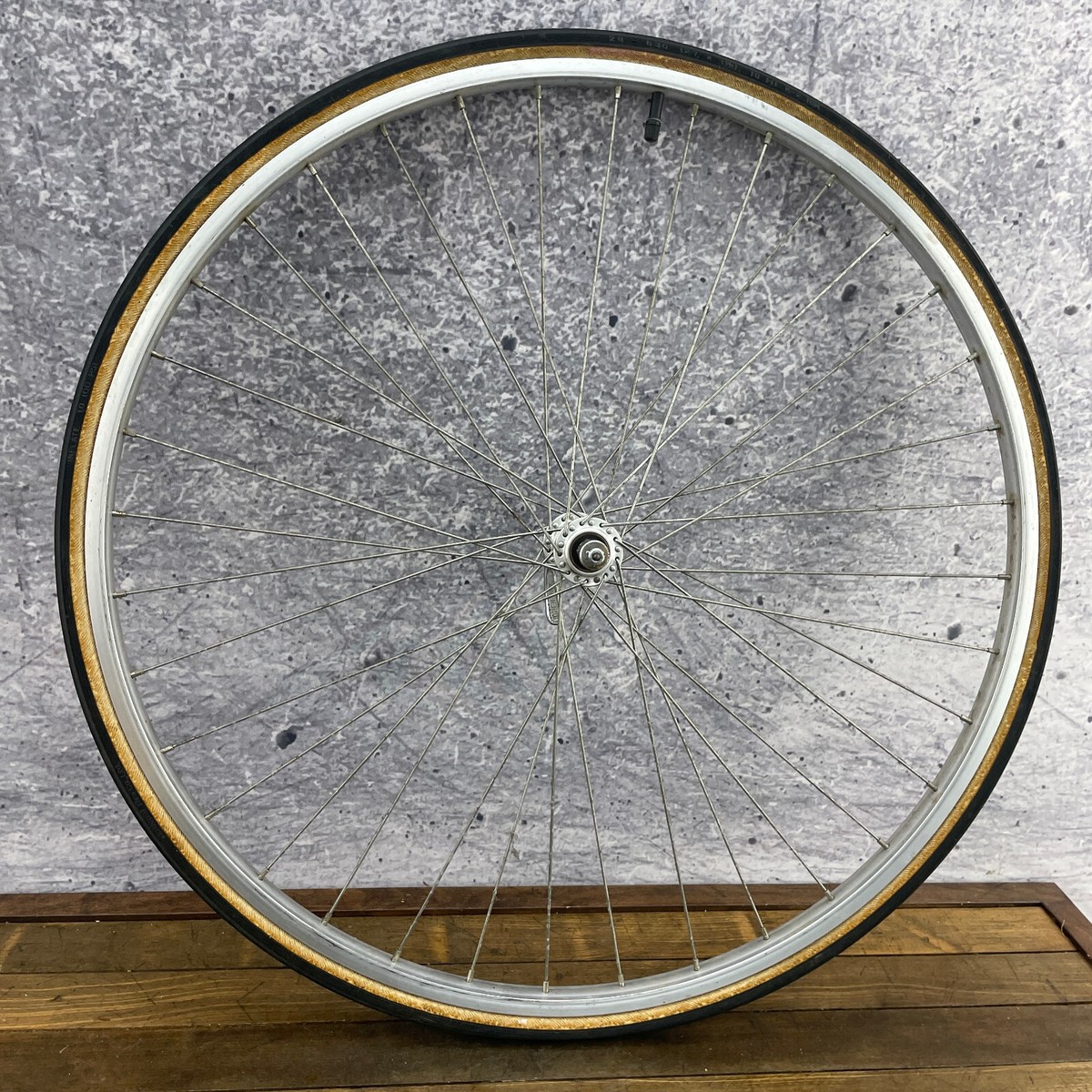 Suzue Sealed Bearing 27 in Front Wheel Vintage Araya Rim 36h