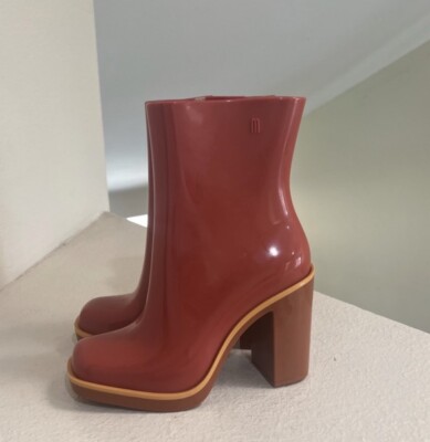 NWNB Melissa Classic Rain Boot in Red. Size 5