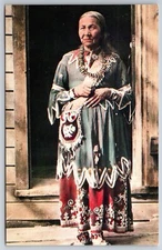 Native Americana~New York City~Eastern Chippewa Matriarch @ Museum~Vtg Postcard