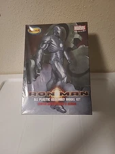  Marvel  IRON MAN" MARK II Armor 1/8 scalel plastic assembly kit Limited Edition