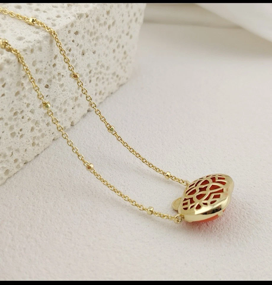 Collar Kendra Scott Corto Calabaza Colgante Tono Dorado En Naranja Madreperla Foto 3 de 4