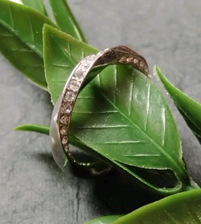 Anillo de diamantes de imitación retorcidos firmado con placa de plata COACH de diseñador talla 8, ¡usado! Foto 3 de 4