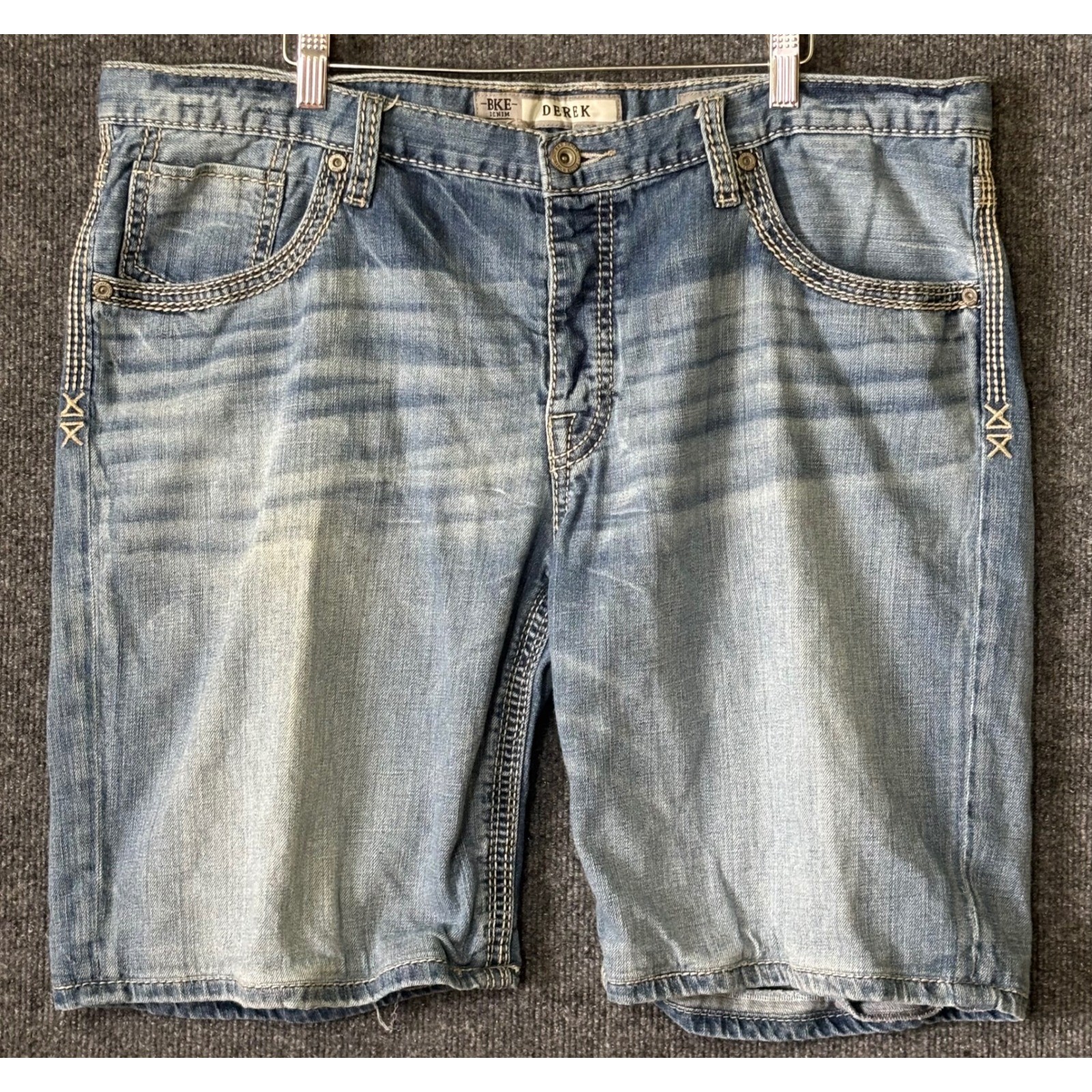 BKE Buckle Derek Mens Denim Shorts Size 40 Light Wash Button Fly Blue