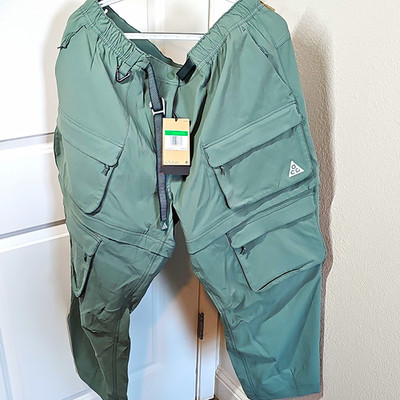 Nike ACG Women s Green Nylon Woven Cargo Pants L Drawstring Pockets Tapered
