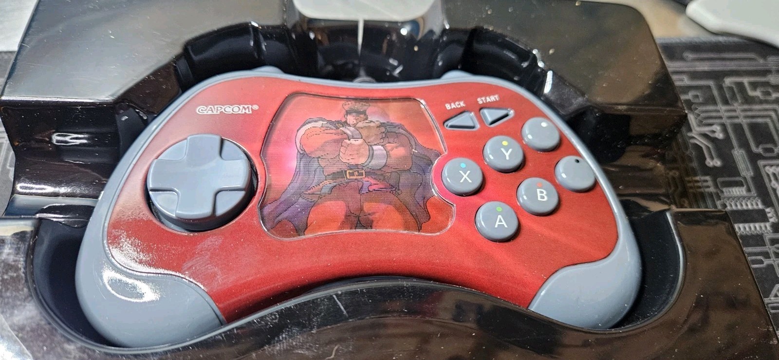 Street Fighter Anniversary Edition XBOX Controller - NubyTech M. Bison Open Box.
