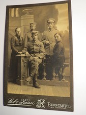 Bernkastel - 2 junge Frauen & 3 Soldaten in Uniform Stiefel - Kulisse / KAB