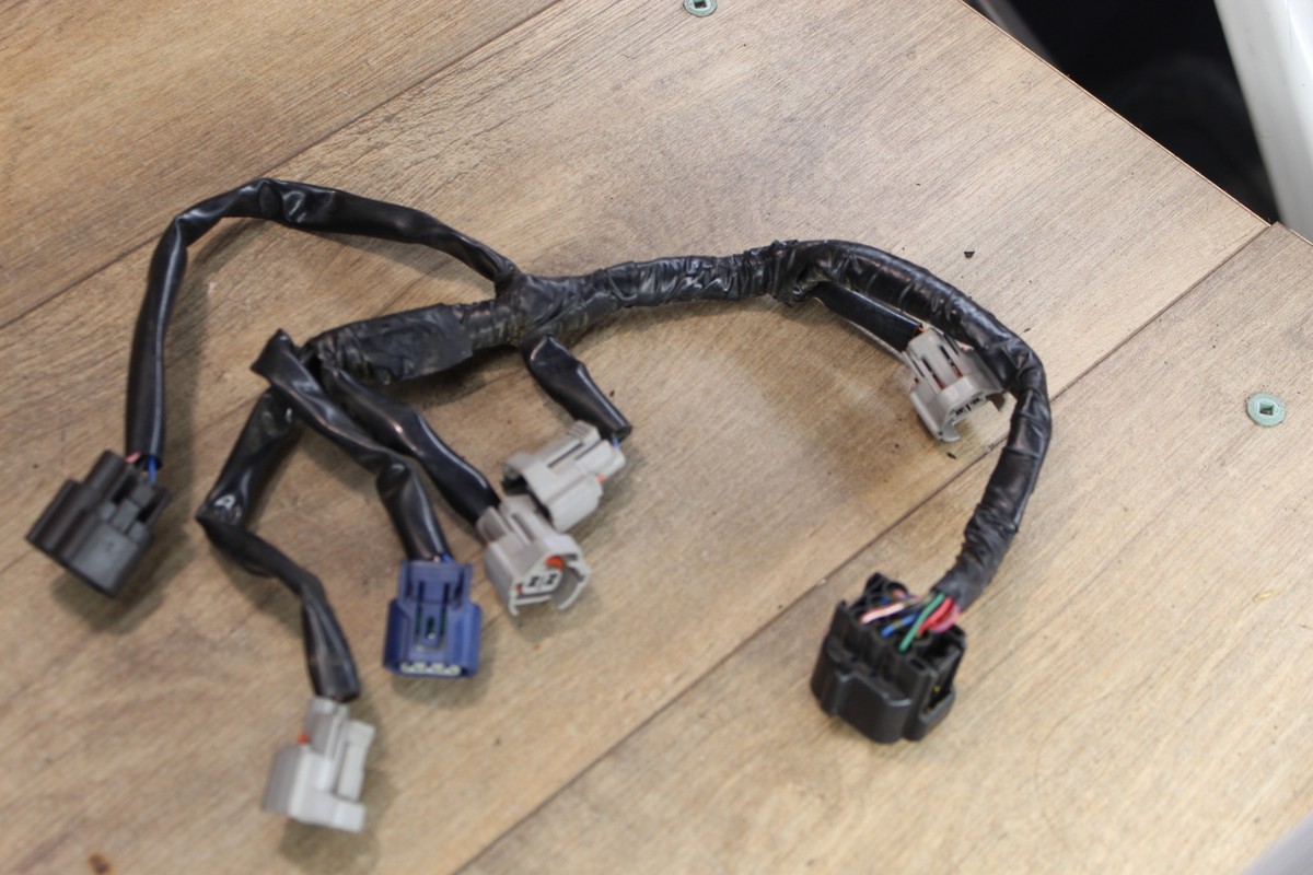 パーツ YAMAHA R6 2009 YAMAHA YZF R6 LOWER INJECTOR WIRING HARNESS WIRE LOOM