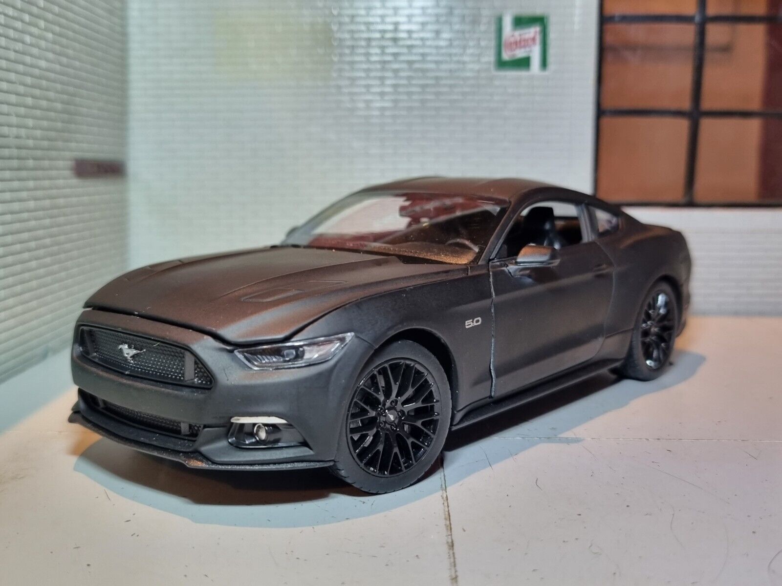 Ford Mustang Matt Black 2015 5.0 V8 GT 1:24 Scale Model Diecast Car Welly  24062