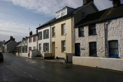 Photo 6x4 Britannia Place Borth in the morning sun. Many of the houses in c2008