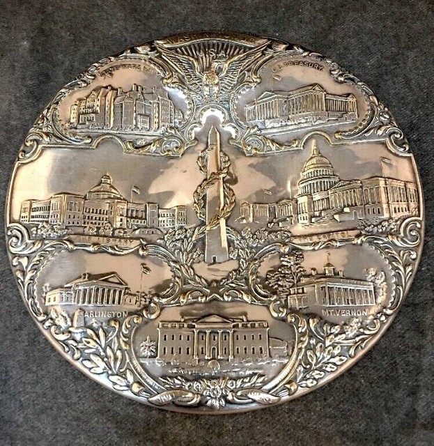 Washington DC 3D Monuments Capitol, White House Souvenir 71/8'' Plate