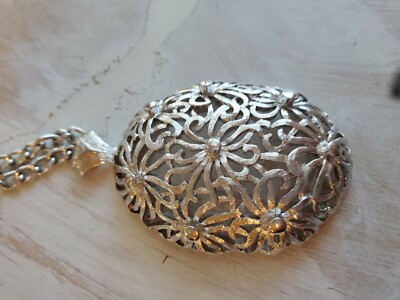 Womens Jewelry Necklace Pendant Silver Tone 23 In Chain vintage 