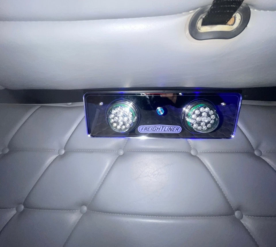Freightliner  Classic/ FLD 120 Interior Lights . Under of bed - Image 2 of 4