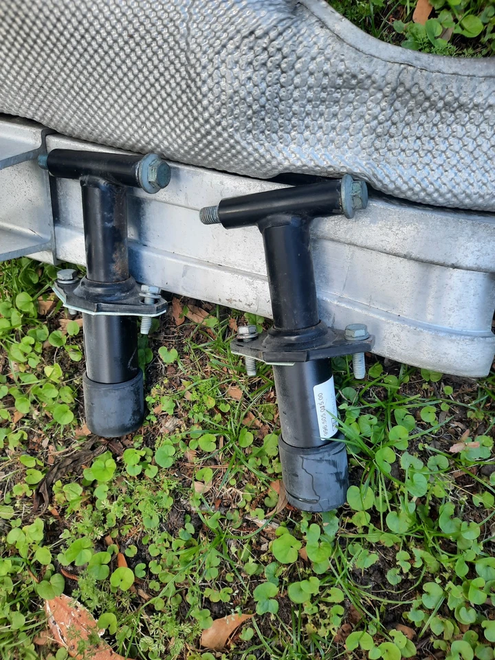 01-04 PORSCHE 911 996 CARRERA REAR BUMPER IMPACT CRASH BAR With Shocks And Bolts - image 4 of 4