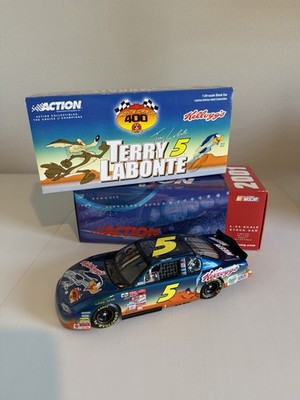 Action Racing Terry Labonte #5 Kellogg s Looney Tunes 2001 Monte Carlo