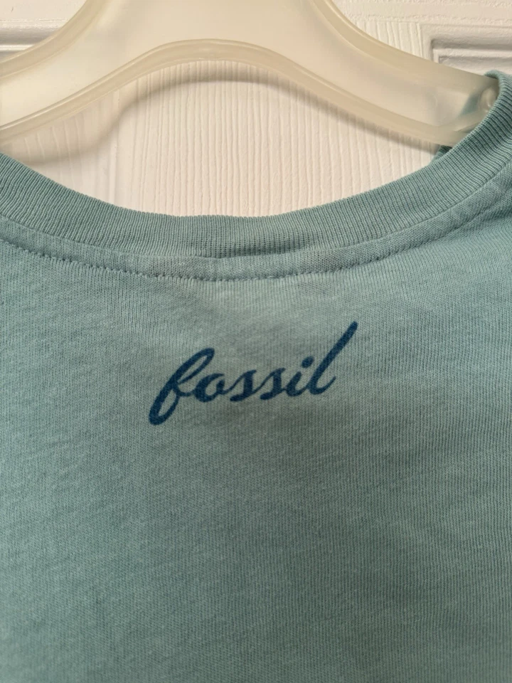 Camiseta gráfica marca Fossil para mujer pequeña holográfica gato manga corta azul Foto 3 de 4