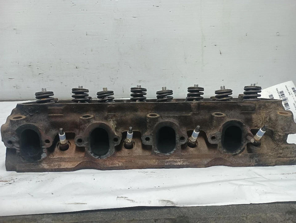 Culata reconstruible de 1987 Ford F250 7,5 L 11473908 Foto 3 de 4