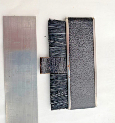 Vintage Kleiderbürste aus Leder, Nylonborsten, einziehbar, 3,25  x 1 