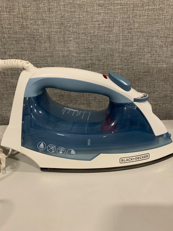 Black And Decker Easy Steam Compact Textile Iron