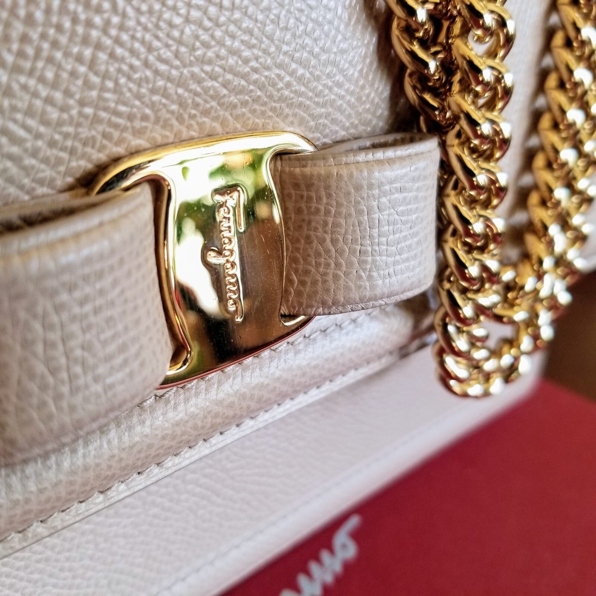 【SALVATORE FERRAGAMO】 VARA BOW SHOULDER BAG s-l1200.jpg
