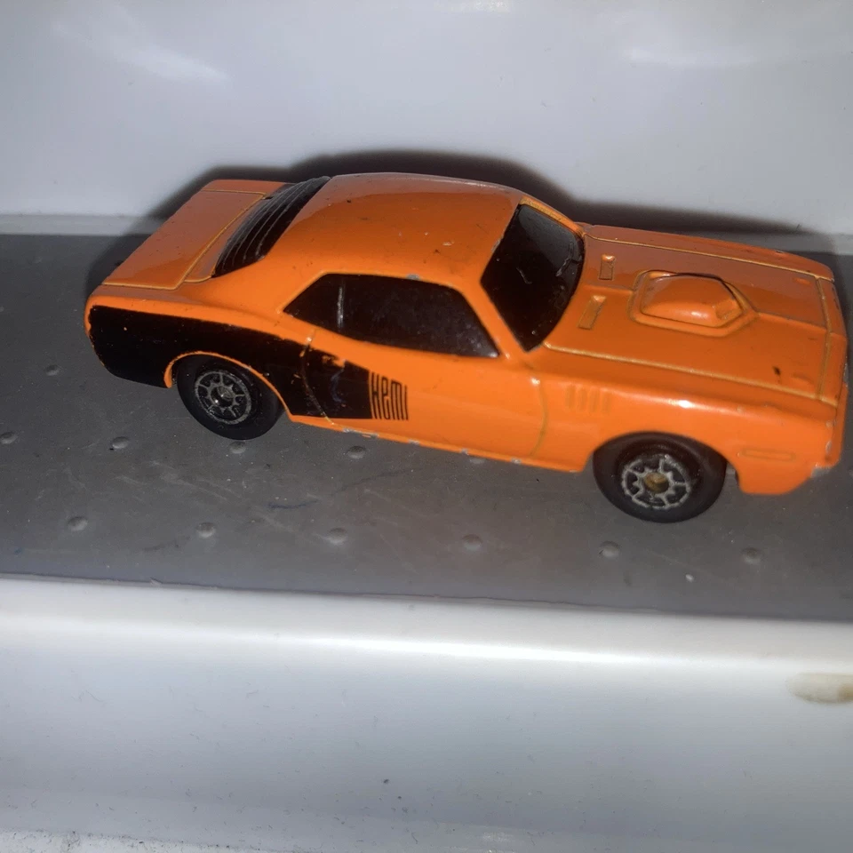 Maisto Plymouth Hemi Cuda Model Car Orange  p/w  standard wheels loose rare - Image 2 of 4