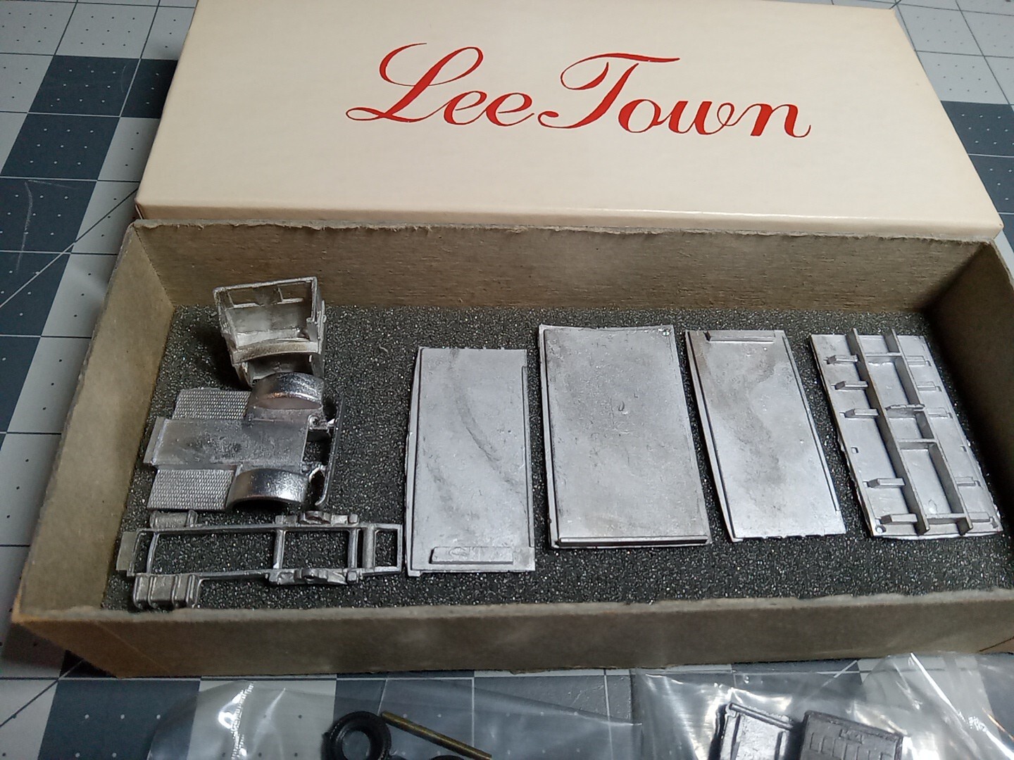 Lee Town Mack HO "BM" Van Truck 2 axle #432-2030 Kit