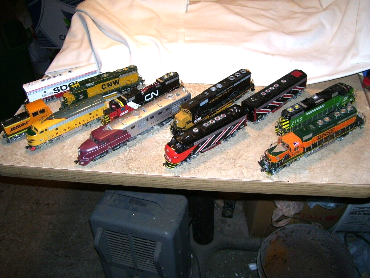 Large Lot of HO Gauge Toy Train Diesel Soo UP Rock Island
