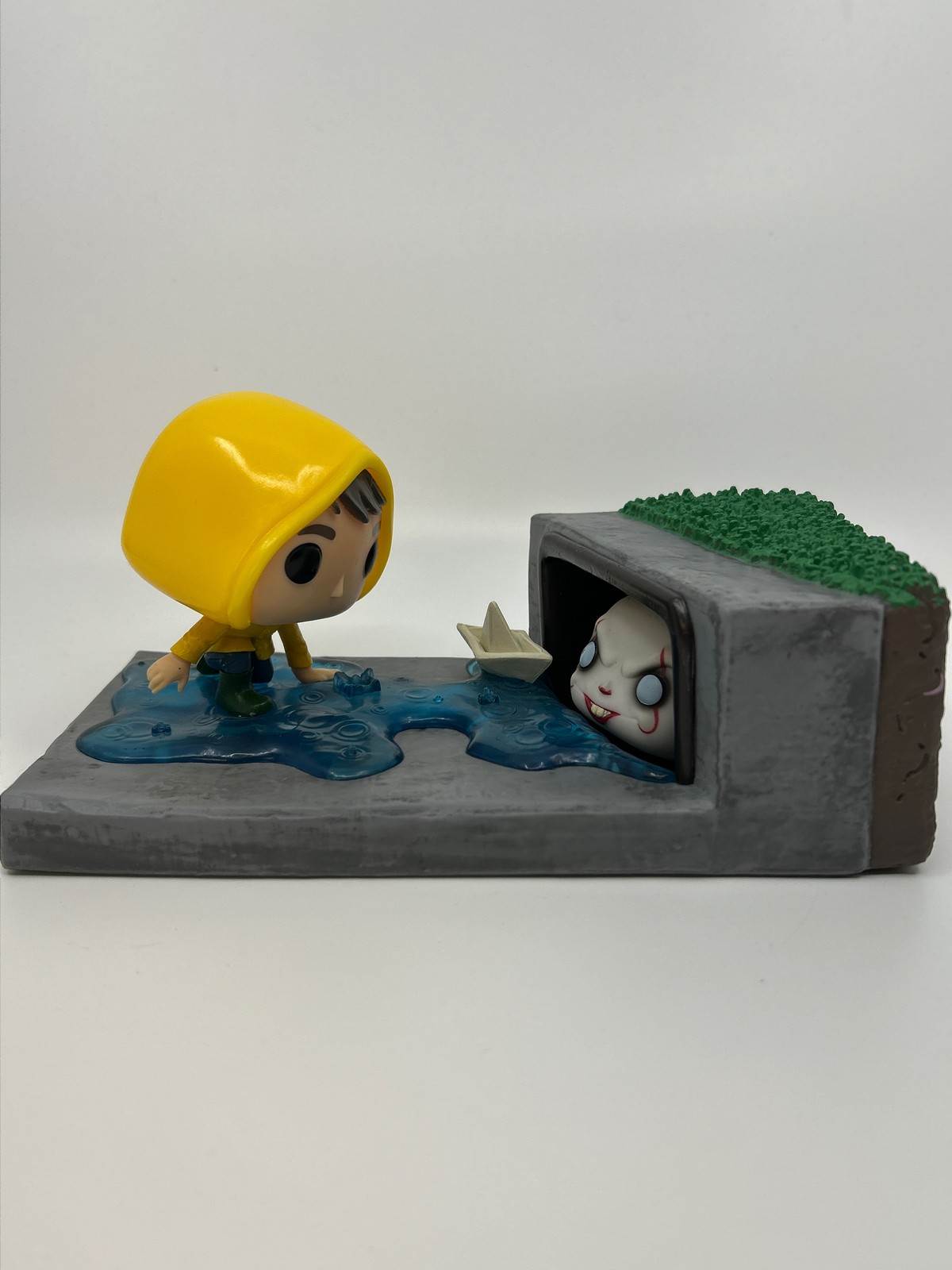 Funko Pop! Movies It Pennywise In Gutter #584 Hot Topic Exclusive Damaged Box