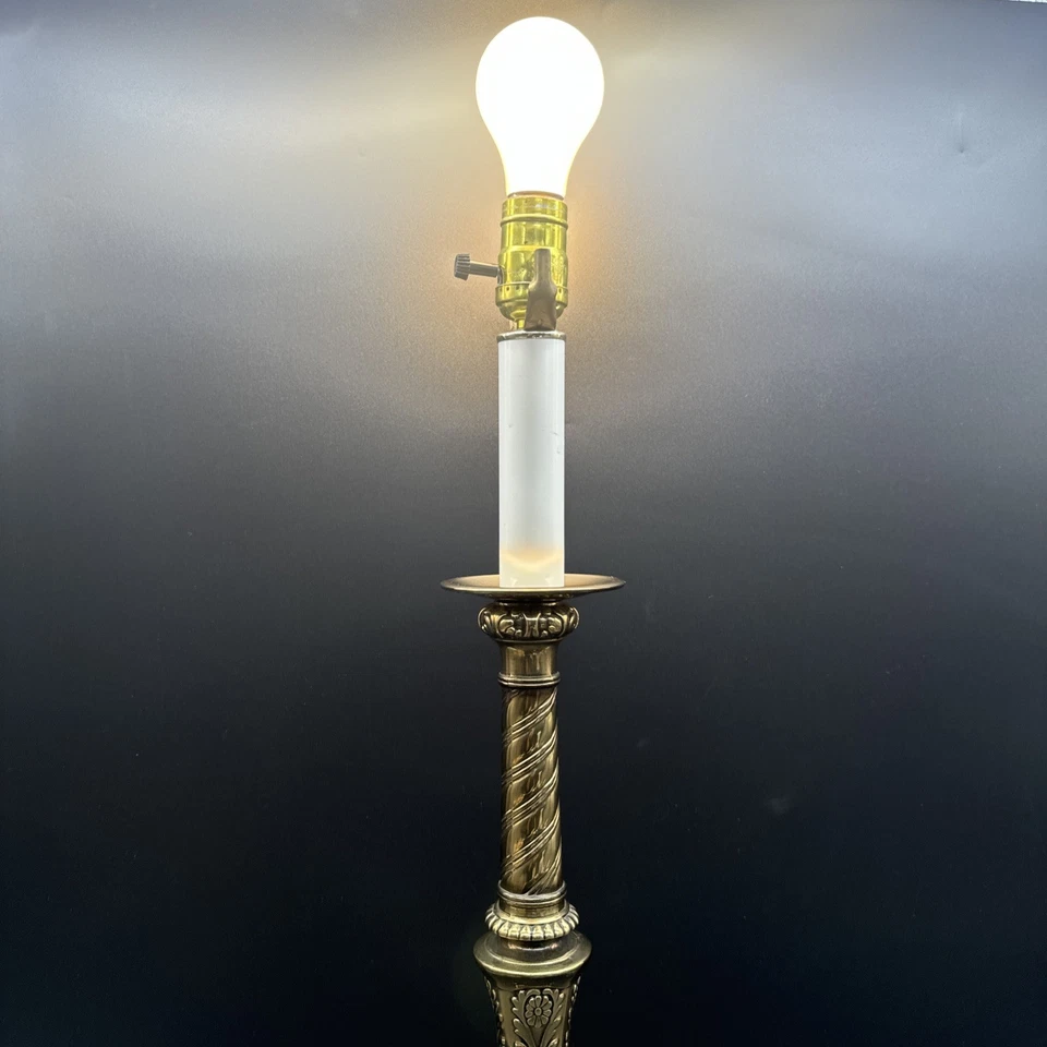 Vintage Gold Cast Metal Lion Claw Foot Ornate Hollywood Regency Rococo Lamp Goth - Image 3 of 4