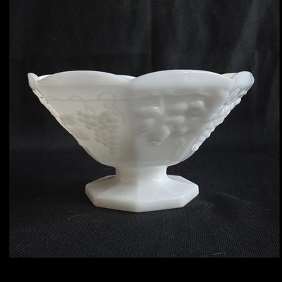Anchor Hocking Milk Glass White Pedestal Compote Bowl, Octagonal Grape 9'' Nice