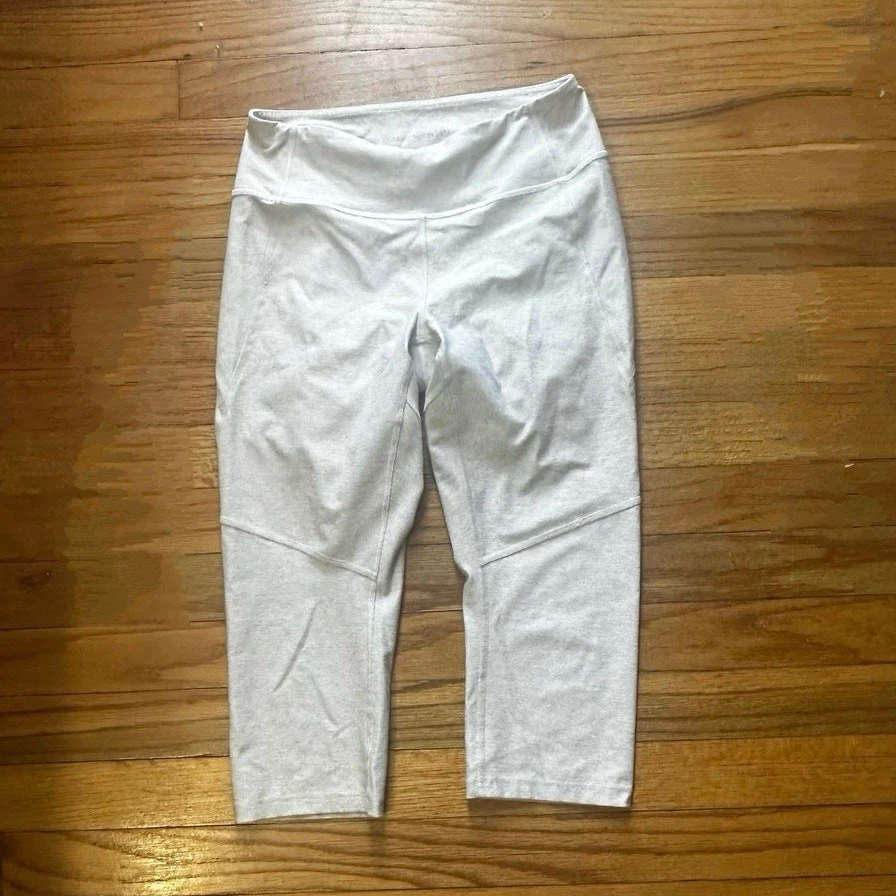 Sporty Minimal Outdoor Voices Cream Cropped Capri Leggings S