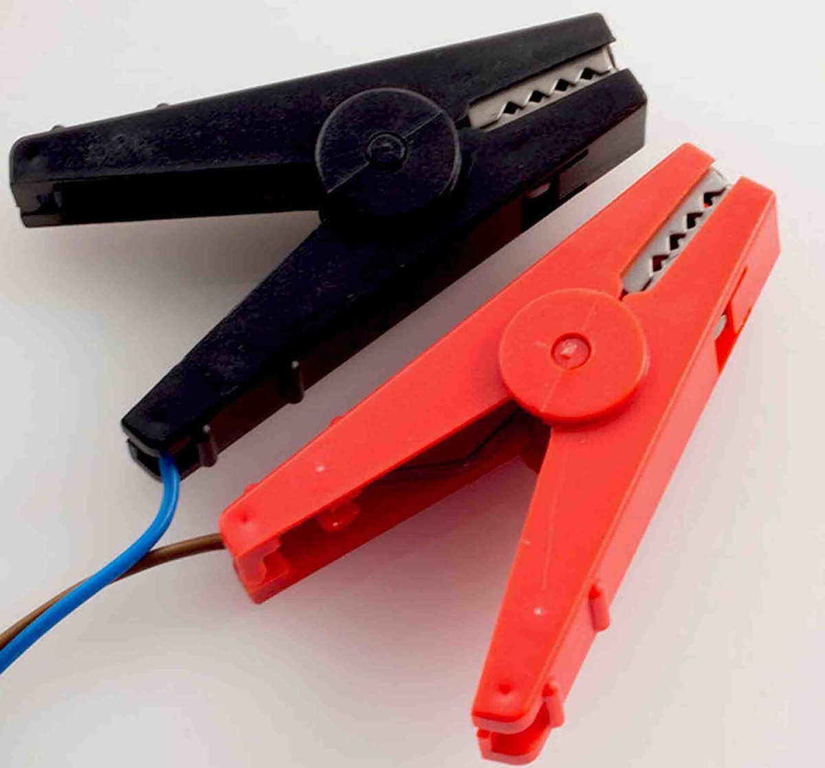 20km Electric Fence Energizer Charger - 12V, 1 Joule, With Poly Wire, Tape & Posts