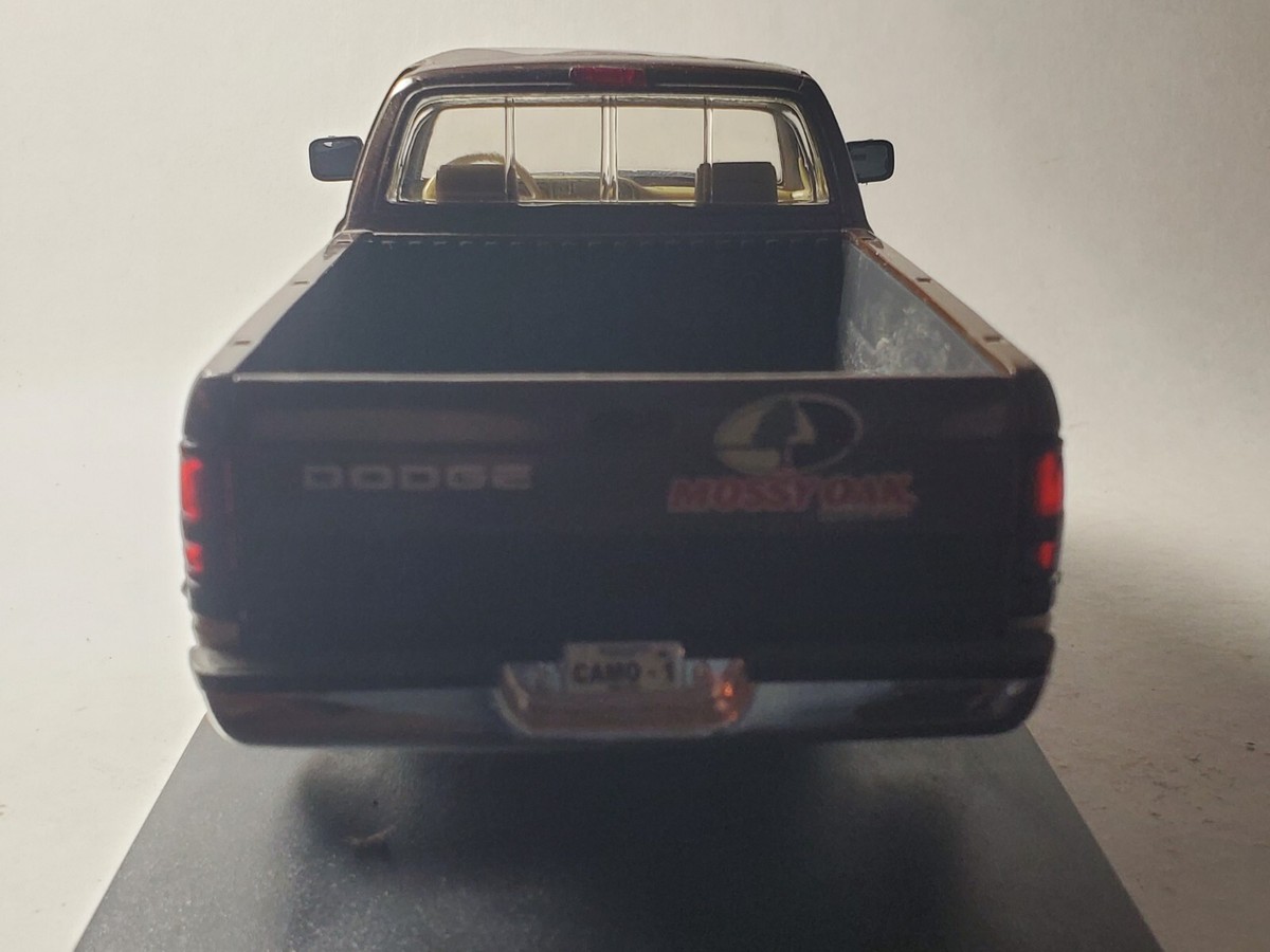 Ertl American Muscle Mossy Oak 1995 Dodge Ram 2500 Pickup Truck 1