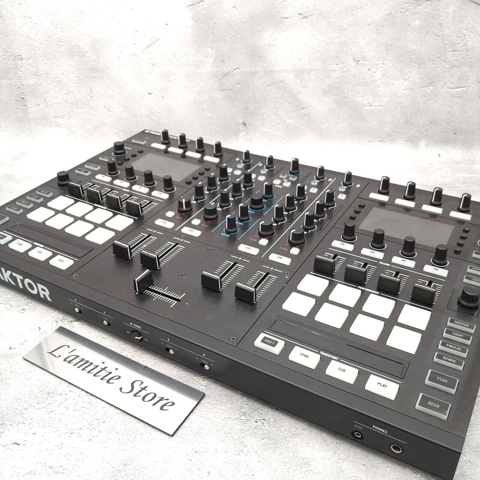 Native Instruments Traktor Kontrol S8 Professional DJ Controller